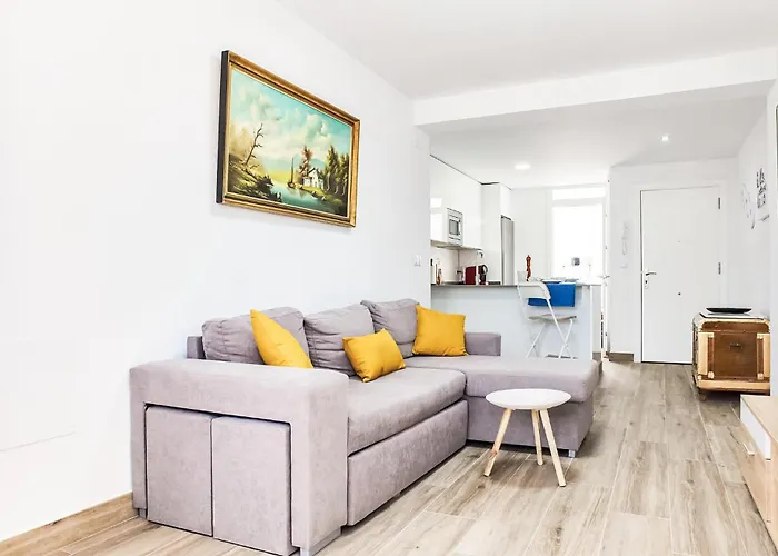 Appartamento 3 Bedroom Amazing In Cadice